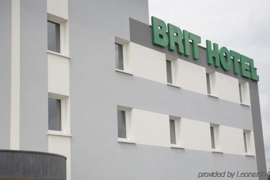 Brit Hotel Piscine & Spa - Fougeres Lecousse エクステリア 写真
